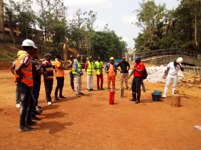 Exercice pratique en plein air sur un chantier