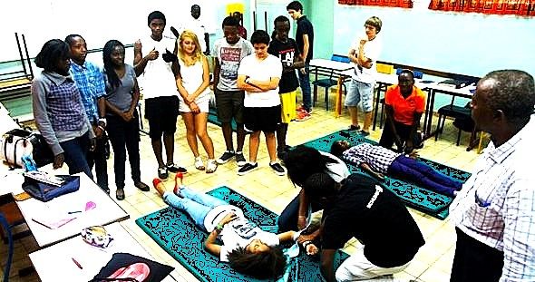 Élèves en atelier de premiers secours